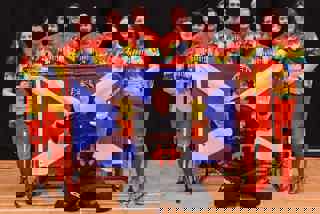 Perth Parrots Floorball squad in their team kit holding a Scottish St Andrews flag